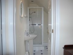 En-suite bathroom in Butterton Moor Cottage